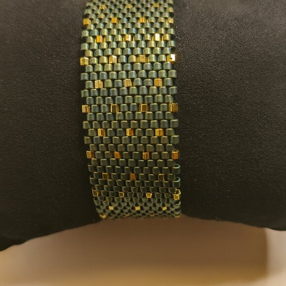 Signed Susie Larsson Matte Slate Green & 24K Gold Bead Bracelet – 7” - Picture 3 of 7
